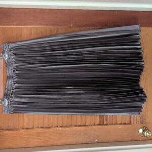Pleated silky skirt